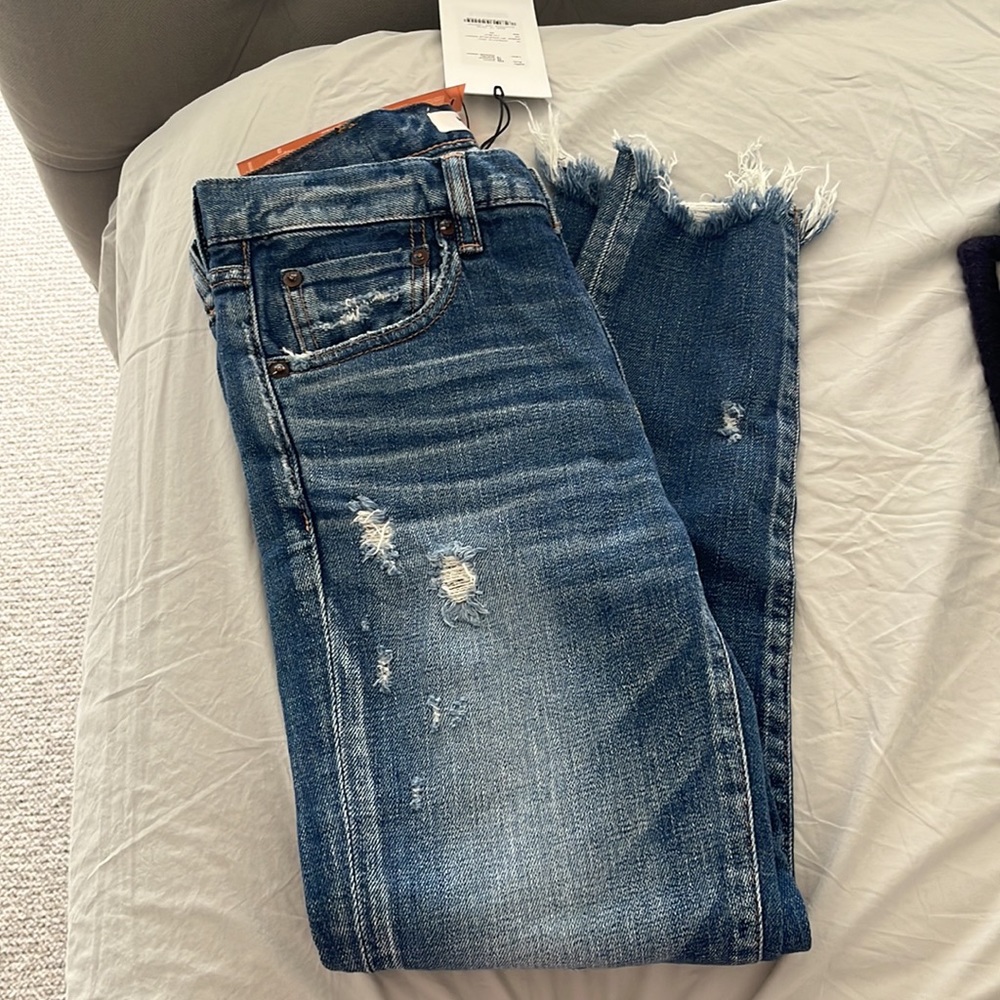 NWT Attached - Moussy Vintage Daleville Mid Rise distressed cropped skinny jean